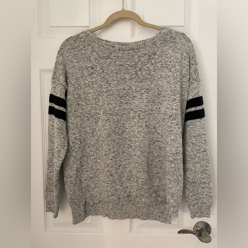 COMFY FOREVER 21 SWEATER